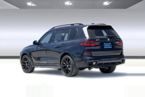 Carbon Black Metallic 2027 BMW X7 xDrive40i