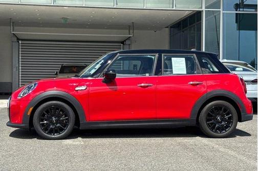 Chili Red 2023 MINI Hardtop Cooper