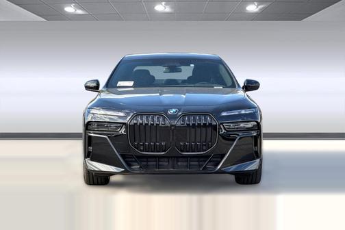 Black Sapphire Metallic 2026 BMW 750e i xDrive