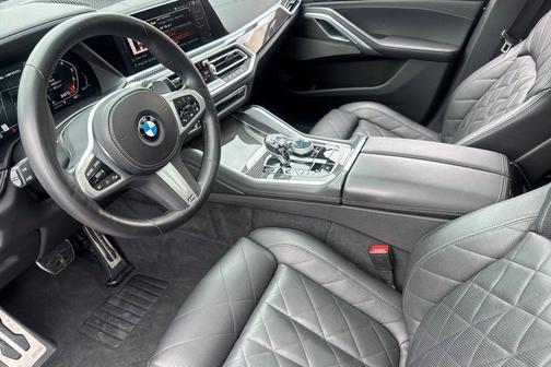 Black Sapphire Metallic 2023 BMW X6 M50i