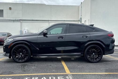 Black Sapphire Metallic 2023 BMW X6 M50i