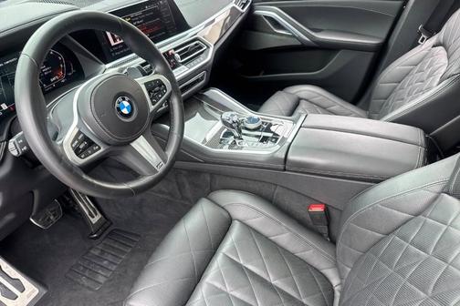 Black Sapphire Metallic 2023 BMW X6 M50i