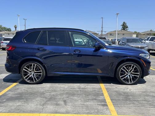 2021 BMW X5 M50i