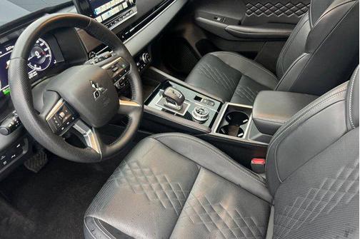 2025 Mitsubishi Outlander PHEV SEL