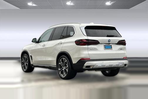 Mineral White Metallic 2026 BMW X5 PHEV xDrive50e