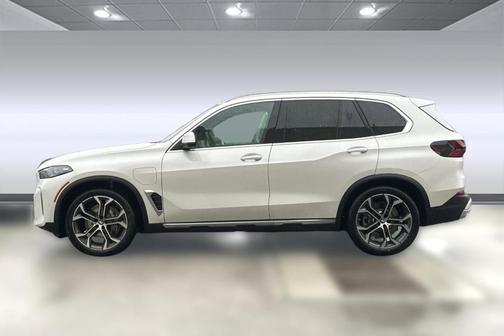 Mineral White Metallic 2026 BMW X5 PHEV xDrive50e