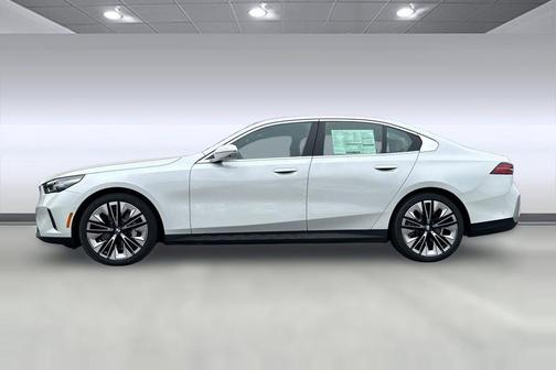 Mineral White Metallic 2027 BMW 530 i