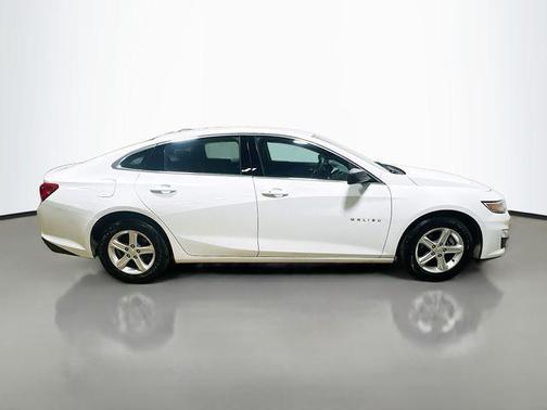 Summit White 2022 Chevrolet Malibu 1LS