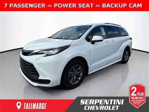 2022 Toyota Sienna LE
