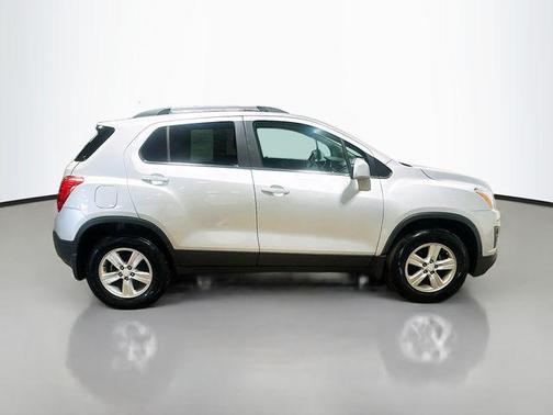 Silver Ice Metallic 2016 Chevrolet Trax LT
