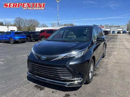 2021 Toyota Sienna XLE 8 Passenger