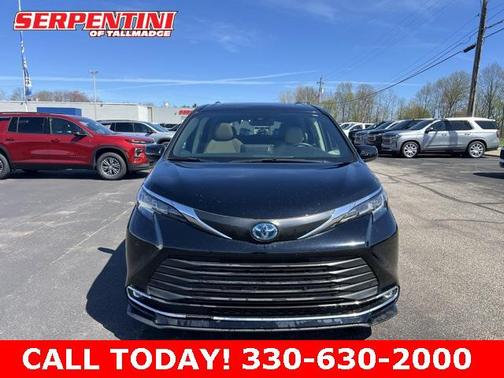 2021 Toyota Sienna XLE 8 Passenger