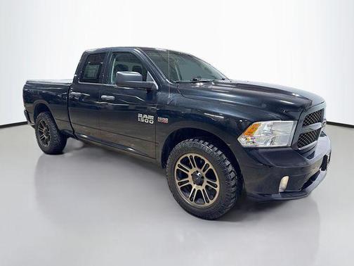 Brilliant Black Crystal Pearlcoat 2018 RAM 1500 Express