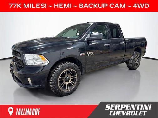 Brilliant Black Crystal Pearlcoat 2018 RAM 1500 Express