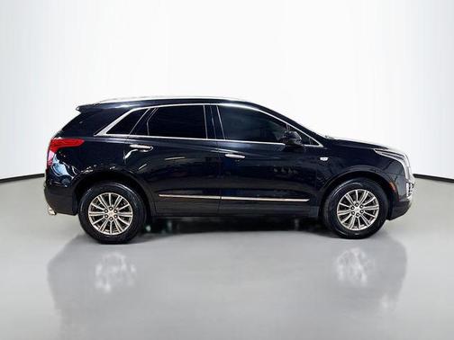 Stellar Black Metallic 2019 Cadillac XT5 Luxury