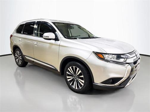 2020 Mitsubishi Outlander SE