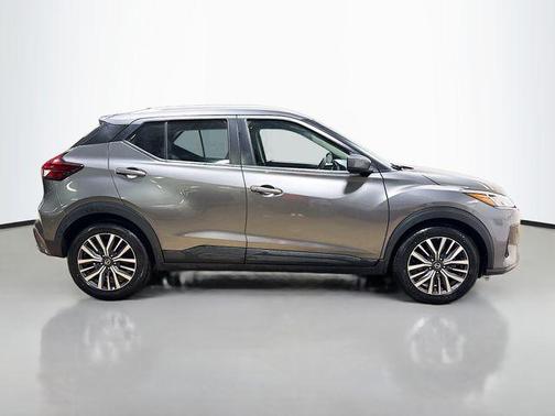 Gun Metallic 2021 Nissan Kicks SV