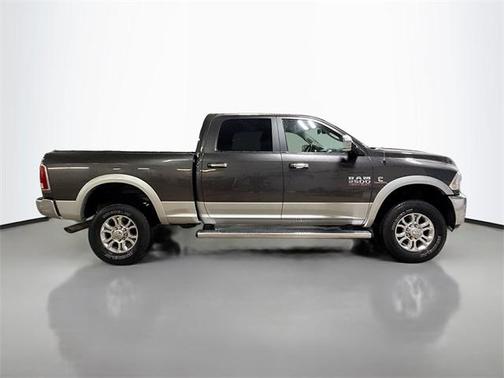 2017 RAM 2500 Laramie Crew Cab 4x4 6'4' Box