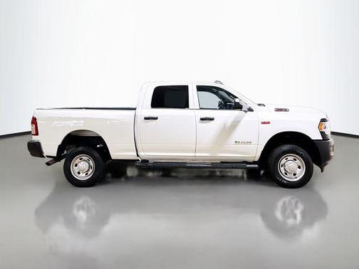 2022 RAM 2500 Tradesman Crew Cab 4x4 6'4' Box