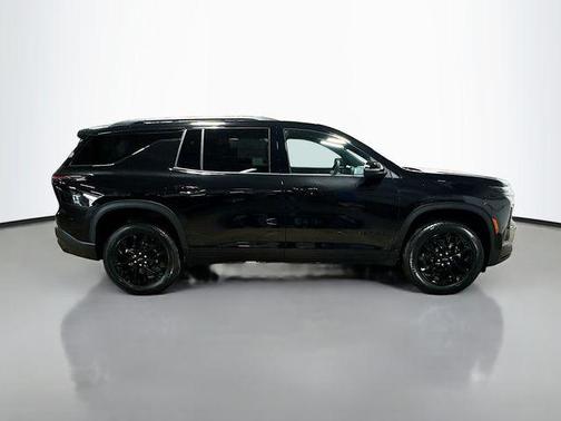 Mosaic Black Metallic 2026 Chevrolet Traverse LT