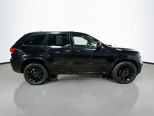 Diamond Black Crystal Pearlcoat 2019 Jeep Grand Cherokee Altitude