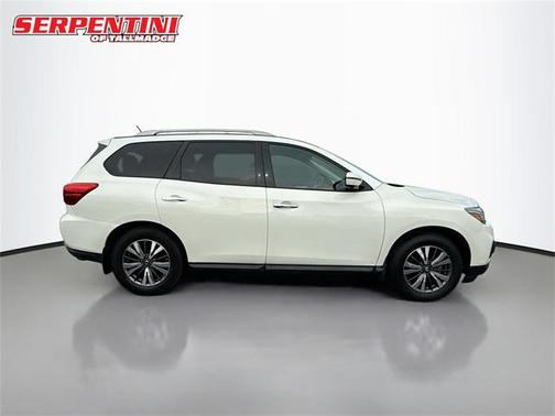 2017 Nissan Pathfinder SL