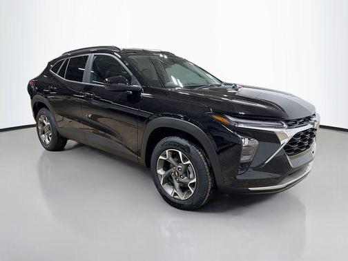 Mosaic Black Metallic 2026 Chevrolet Trax LT
