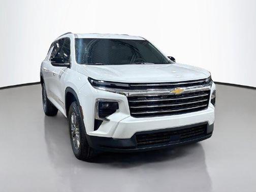 Summit White 2027 Chevrolet Traverse LT