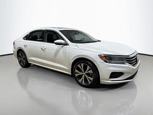 Pure White 2021 Volkswagen Passat 2.0T SE