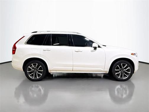 2019 Volvo XC90 T6 Momentum