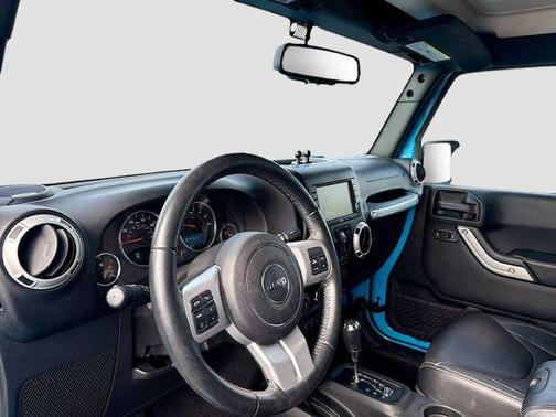 Chief Clearcoat 2017 Jeep Wrangler Unlimited Sahara