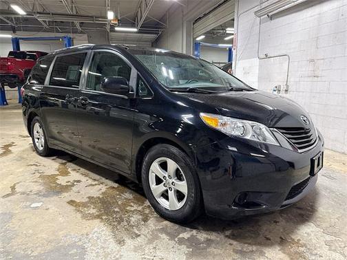 2016 Toyota Sienna LE