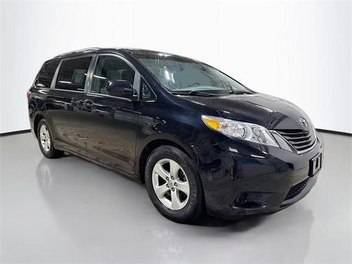 2016 Toyota Sienna LE