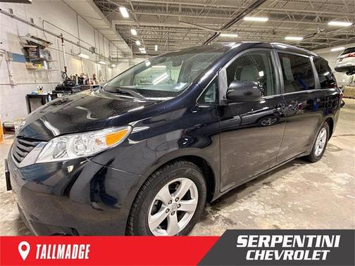 2016 Toyota Sienna LE