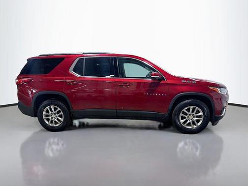 Cajun Red Tintcoat 2019 Chevrolet Traverse LT Cloth