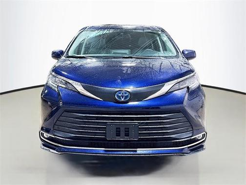 2021 Toyota Sienna XLE 7 Passenger