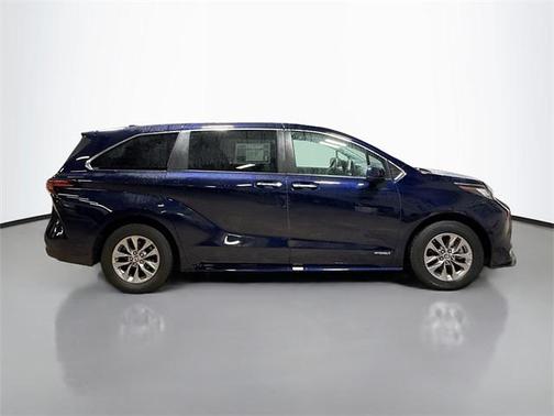 2021 Toyota Sienna XLE 7 Passenger