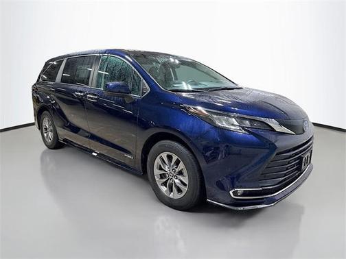 2021 Toyota Sienna XLE 7 Passenger