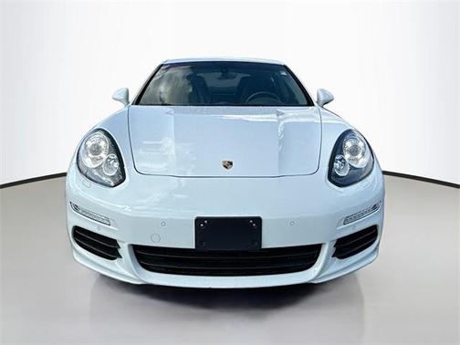 2016 Porsche Panamera 4