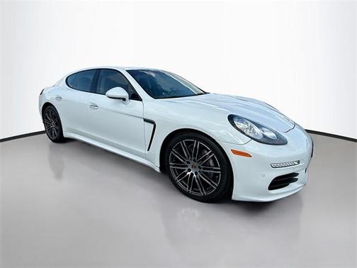 2016 Porsche Panamera 4