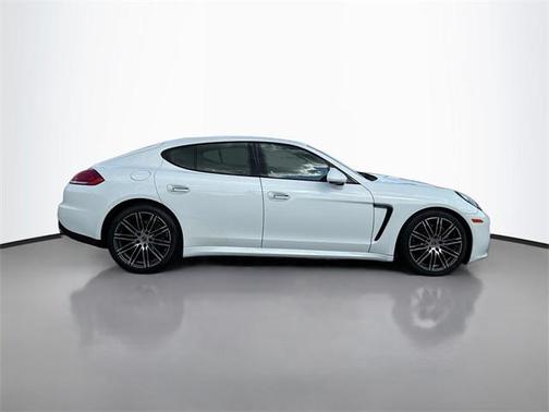2016 Porsche Panamera 4
