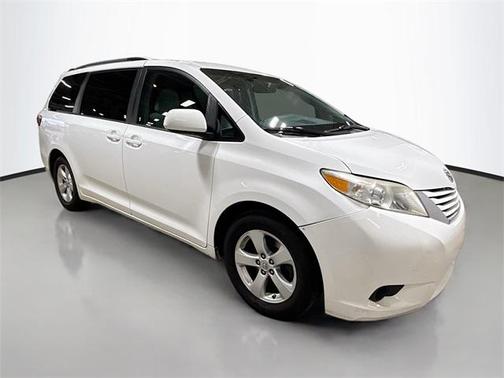 2017 Toyota Sienna LE