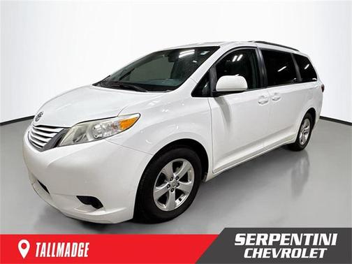 2017 Toyota Sienna LE