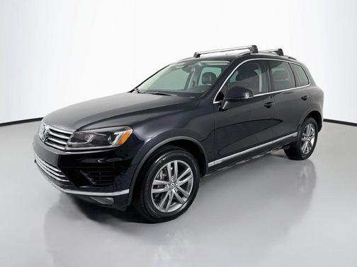 Deep Black 2016 Volkswagen Touareg VR6 Lux