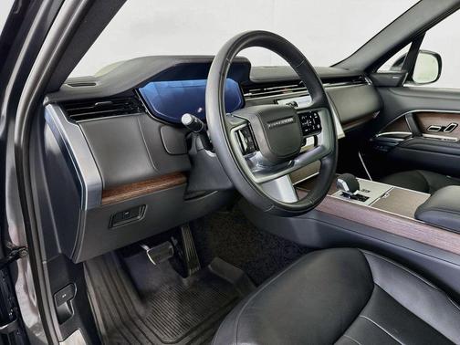 Santorini Black Metallic 2024 Land Rover Range Rover P400 SE