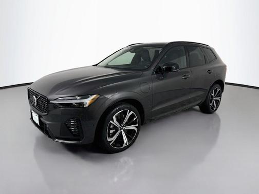 Platinum Grey Metallic 2024 Volvo XC60 Recharge Plug-In Hybrid T8 Ultimate Dark Theme