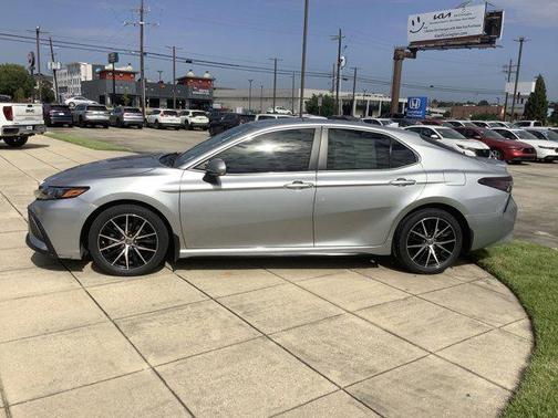 2023 Toyota Camry SE