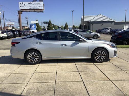 Brilliant Silver Metallic 2024 Nissan Altima 2.5 SV