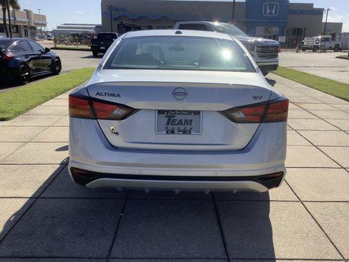 Brilliant Silver Metallic 2024 Nissan Altima 2.5 SV