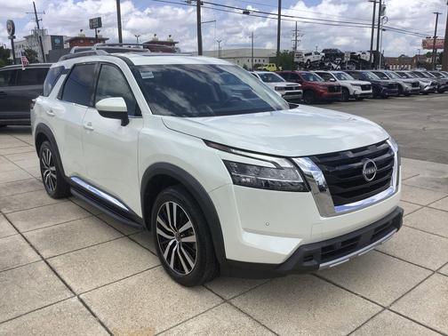 Pearl White Tricoat 2023 Nissan Pathfinder Platinum 4WD